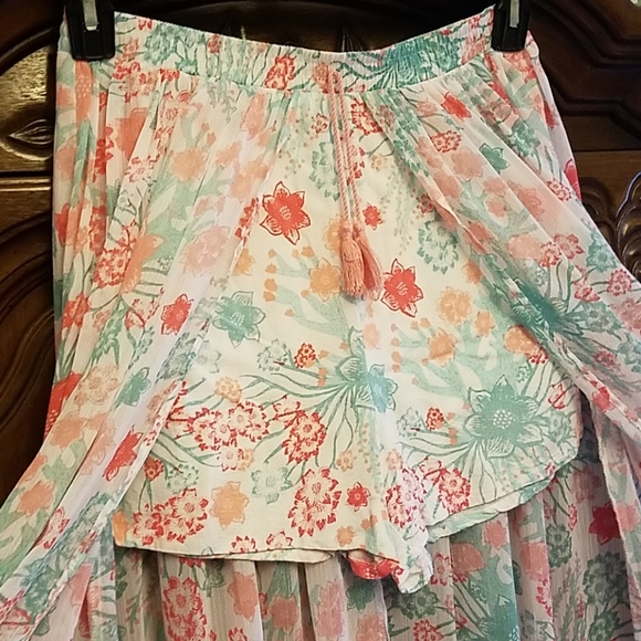 Shorts with Skirt - Picture 2 of 6